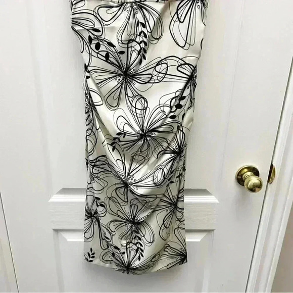 London Times Sheath Dress Sleeveless Ruched Bodycon Ivory & Black Size 4 - Picture 8 of 16